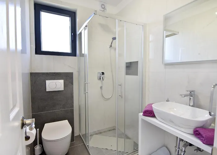 Дом отдыха Family Friendly House With A Swimming Pool Vrana, Biograd - 22804 Биоград-на-Мору