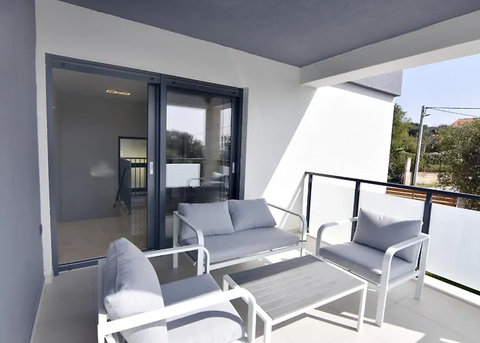 Дом отдыха Family Friendly House With A Swimming Pool Vrana, Biograd - 22804 Биоград-на-Мору