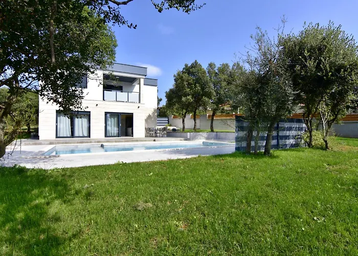Дом отдыха Family Friendly House With A Swimming Pool Vrana, Biograd - 22804 Биоград-на-Мору