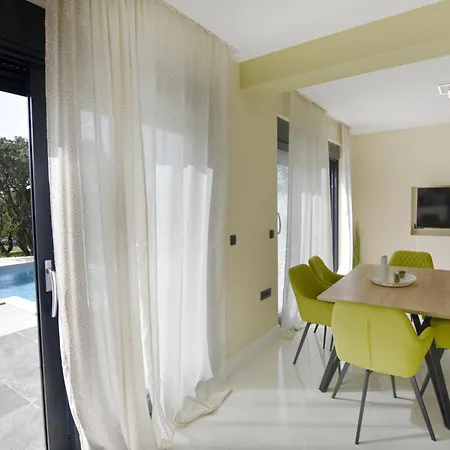 Дом отдыха Family Friendly House With A Swimming Pool Vrana, Biograd - 22804 Биоград-на-Мору